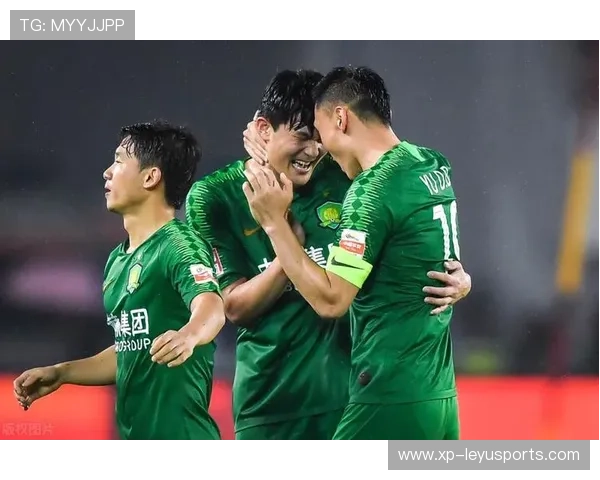 尤文后卫夜训：盯人战术与区域联防被交替练习