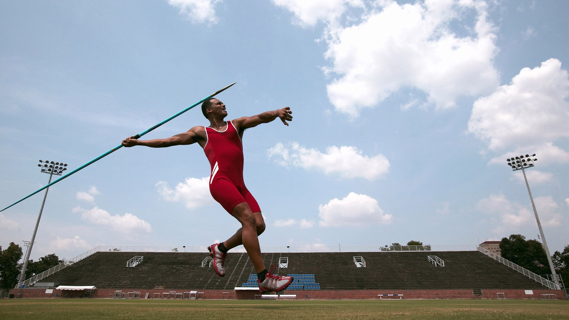 中澳接力对决全程紧咬 成为焦点，中澳对立