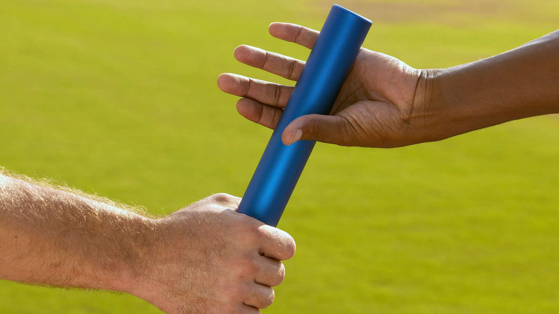 自由泳划水深度与速度关系图解，自由泳划水效率低